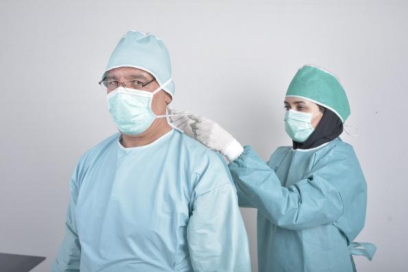 بررسی نیازهای بیمارستان ها در تامین لباس های اتاق عمل 