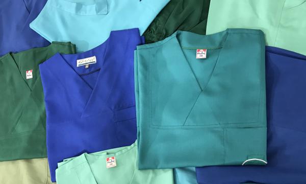 کدام نوع لباس برای بیمار در بیمارستان ها و مراکز درمانی مناسب تر است؟